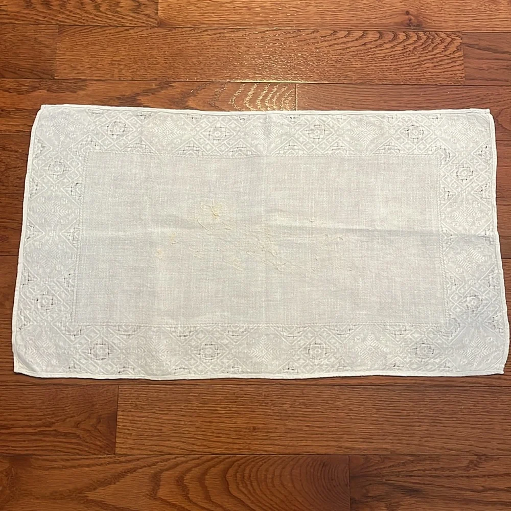 Vintage White Table Runner, Embroidered Needlepoint, 24.5